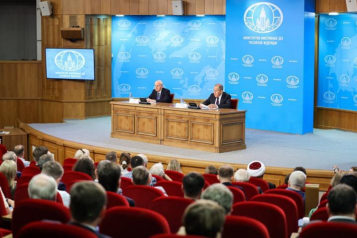 “Рассчитываем на активный вклад НКО по укреплению позиций России” – Сергей Лавров провел встречу с главами НКО России.
